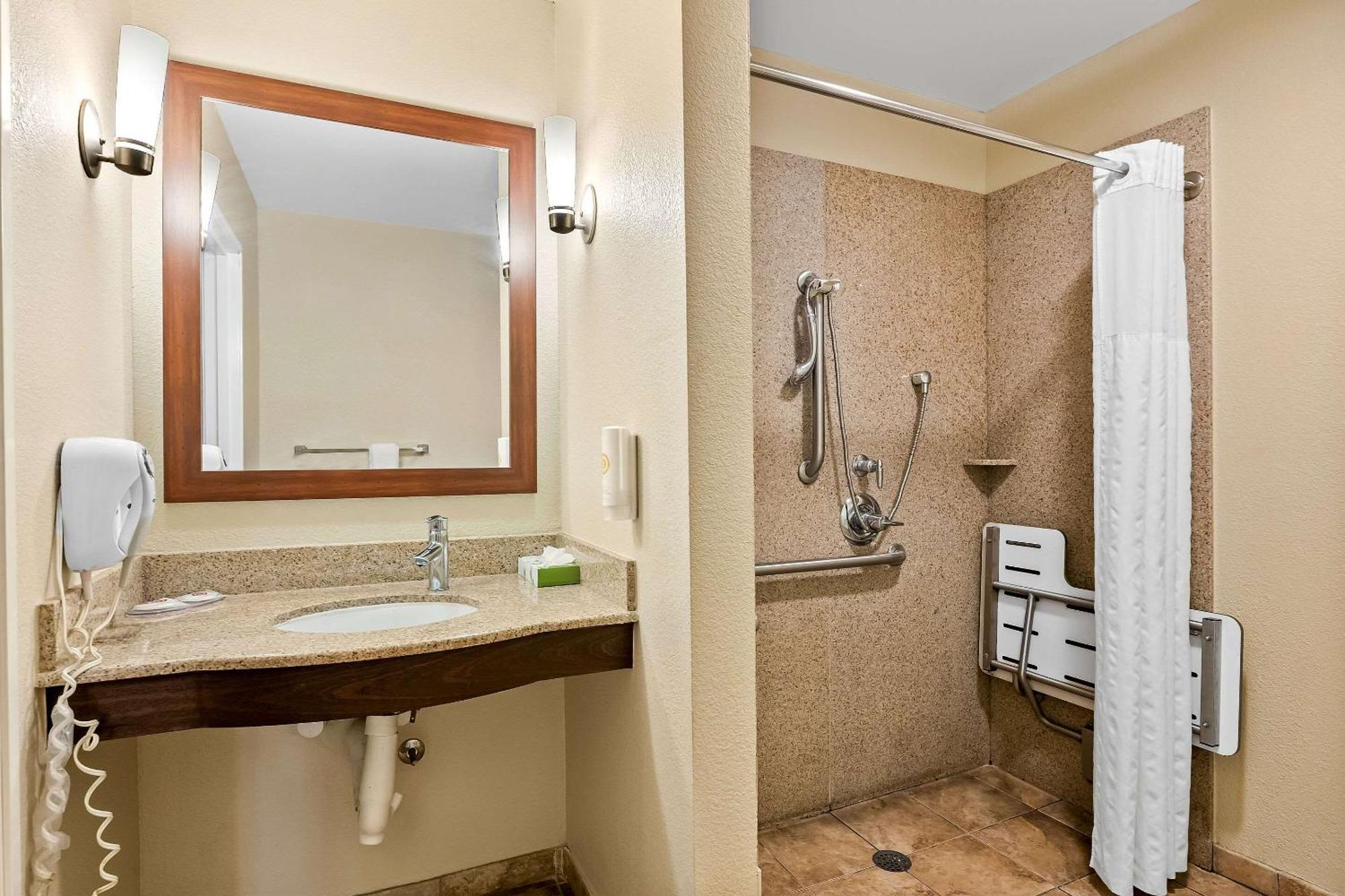Comfort Suites Panama City Near Tyndall Afb Exterior foto